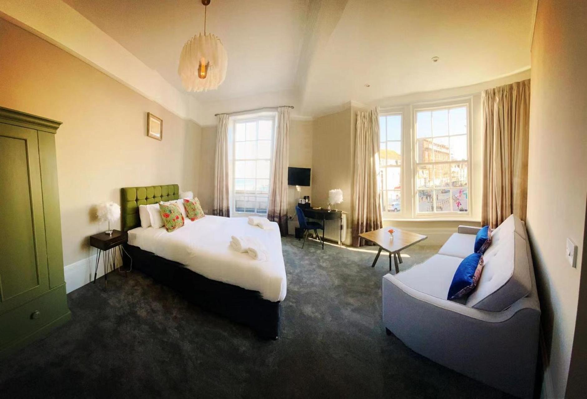 Chapter 1 Hotel *