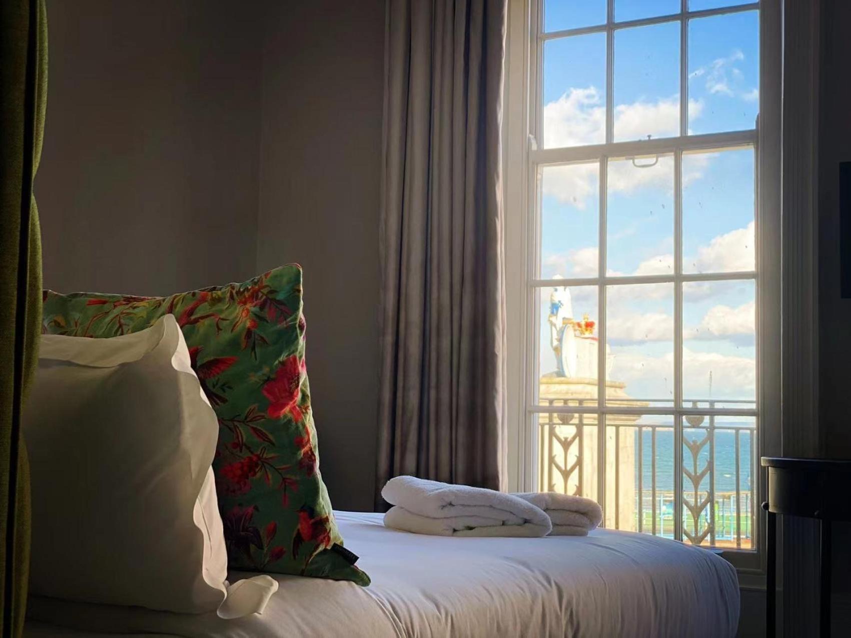 Chapter 1 Hotel Weymouth