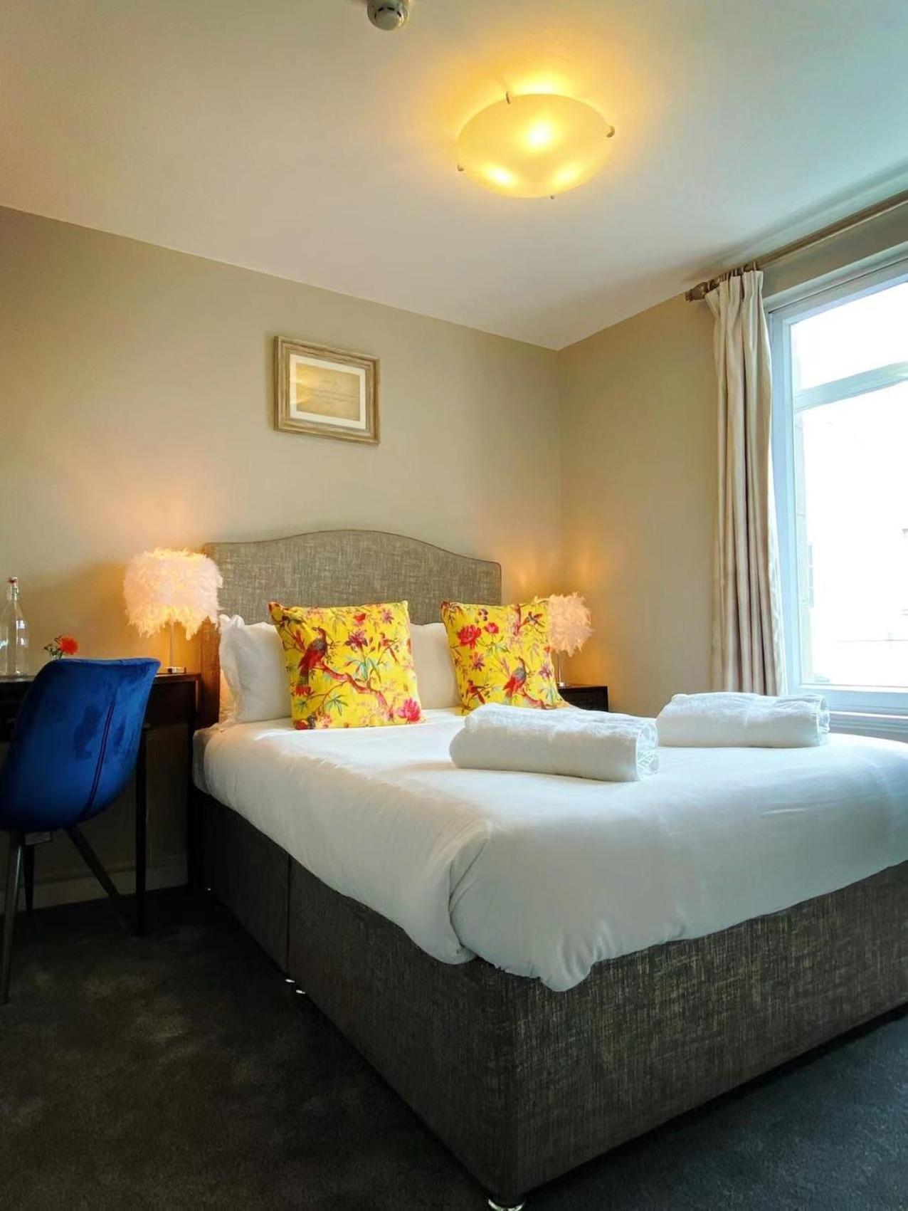 Chapter 1 Hotel Weymouth